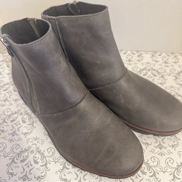 Sorel Harlow Waterproof Chelsea Zip Up Ankle
Boots Size 7.5 - Picture 2 of 10